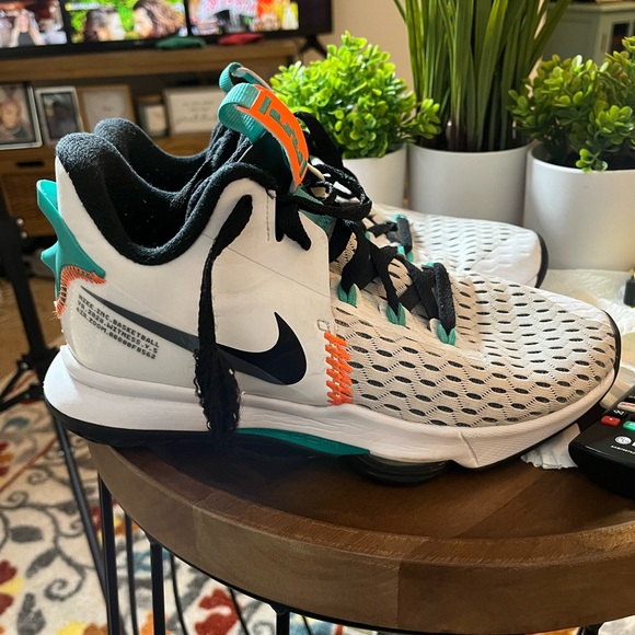 lebron witness 5 mens